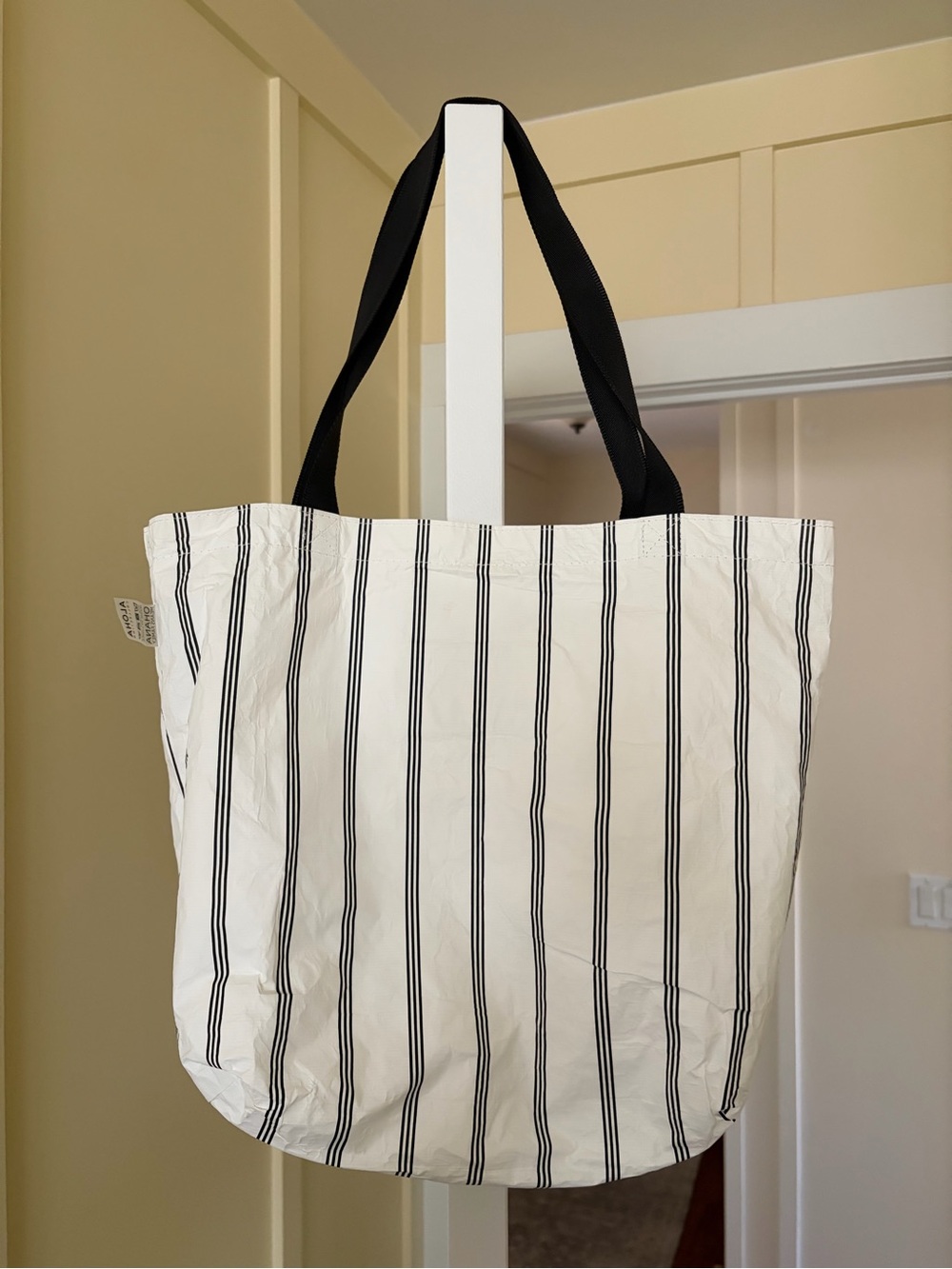 Aloha Collection Reversible Tote Bag in Day Palms
